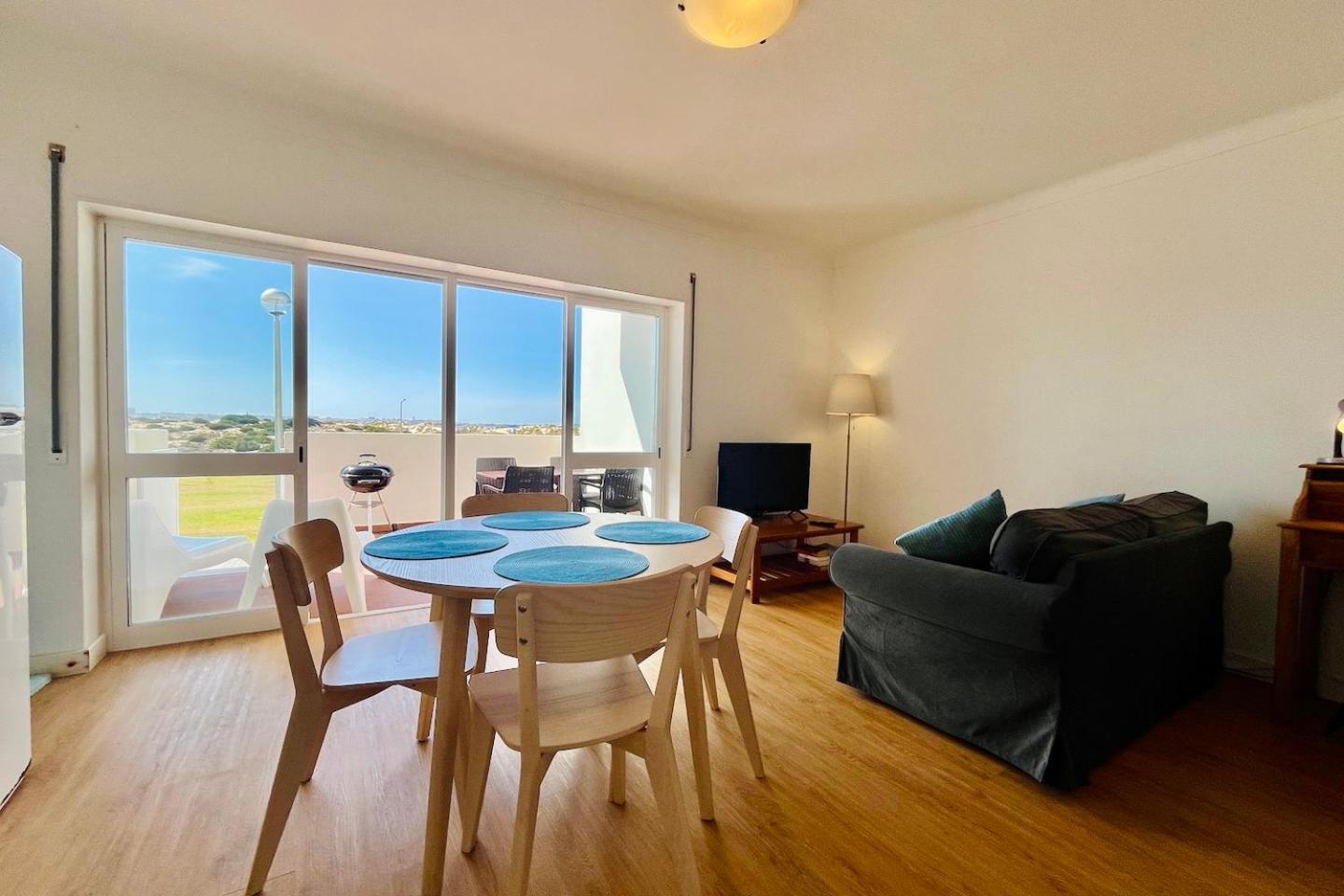 Apartamento Luciana - Beachside, Balcony, Sunset View Ferrel  Exteriör bild